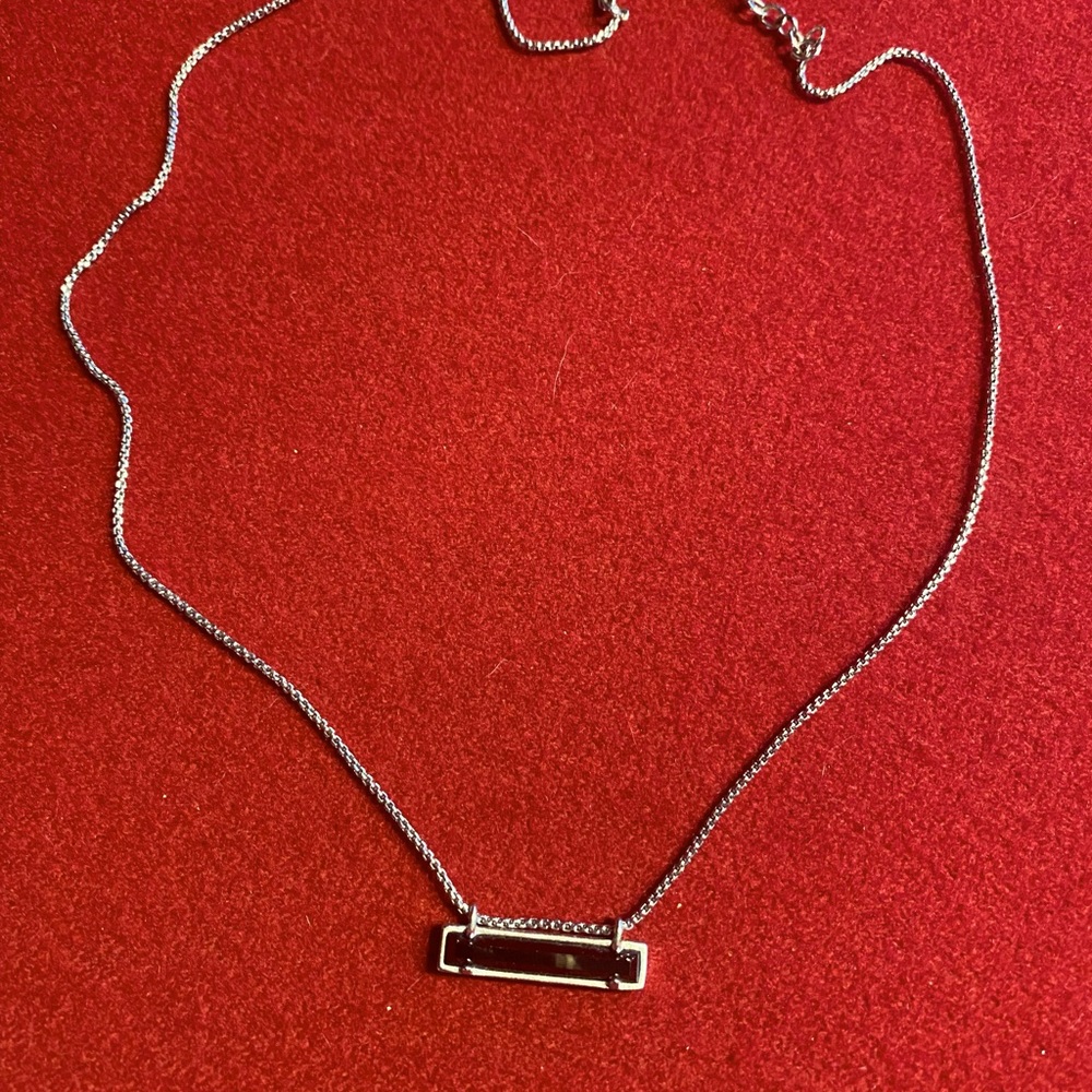 Kendra Scott necklace